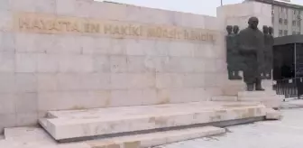 BAĞCILAR MEYDANI'NDAKİ ATATÜRK ANITI'NDA 'BENZERLİK' TARTIŞMASI