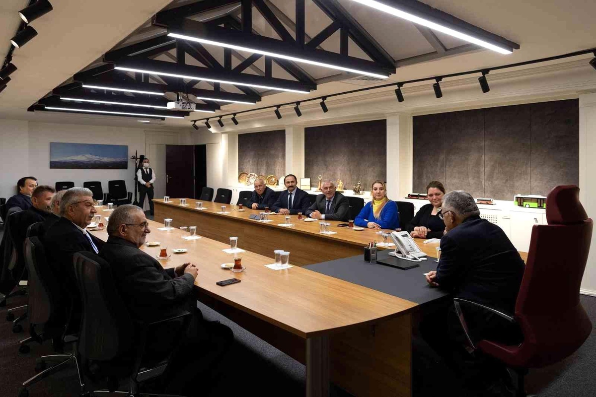 Başkan Büyükkılıç\'a muhtarlardan teşekkür ziyaretleri sürüyor