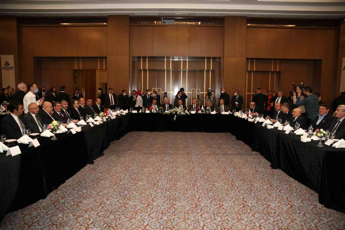Başkan Büyükkılıç: "İş adamlarımız bizim yüz akımız"