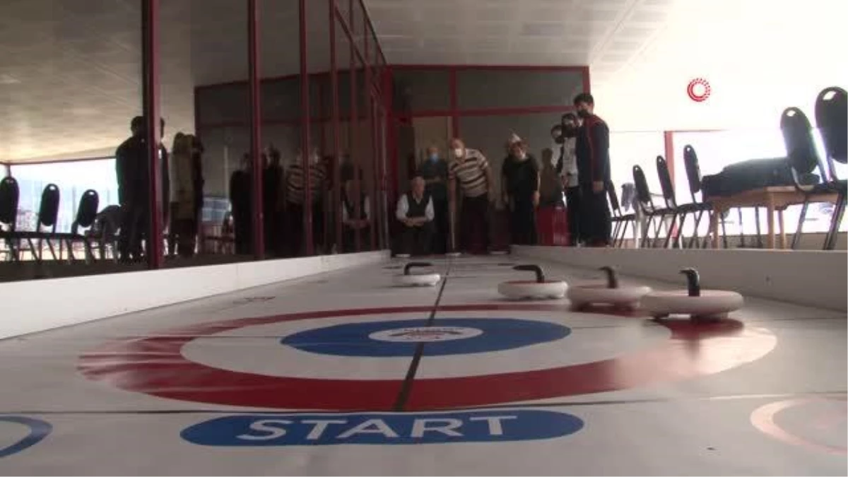 Curling takımı, Yaşlılar Haftası\'nda huzurevi sakinleri ile yarıştı