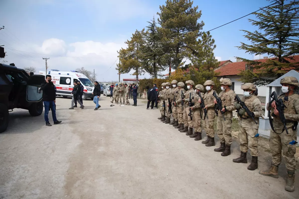 Eskişehir\'de gasbettiği araçla 2 kişiyi rehin alan şüpheli yakalandı