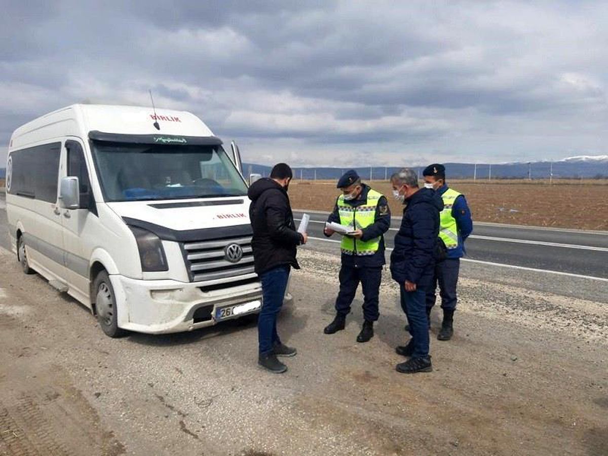 Eskişehir\'de sivil görünümlü jandarmadan trafik denetimi