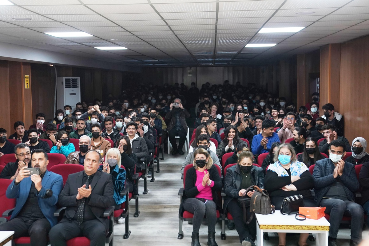 Gaziantep FK\'de başkan Akınal ve teknik ekip lise öğrencileriyle buluştu
