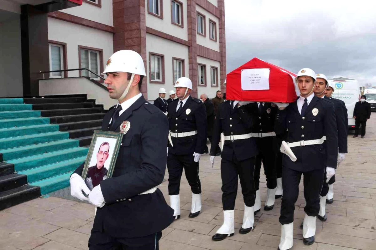 Kalp krizi geçiren polis memuru hayatını kaybetti