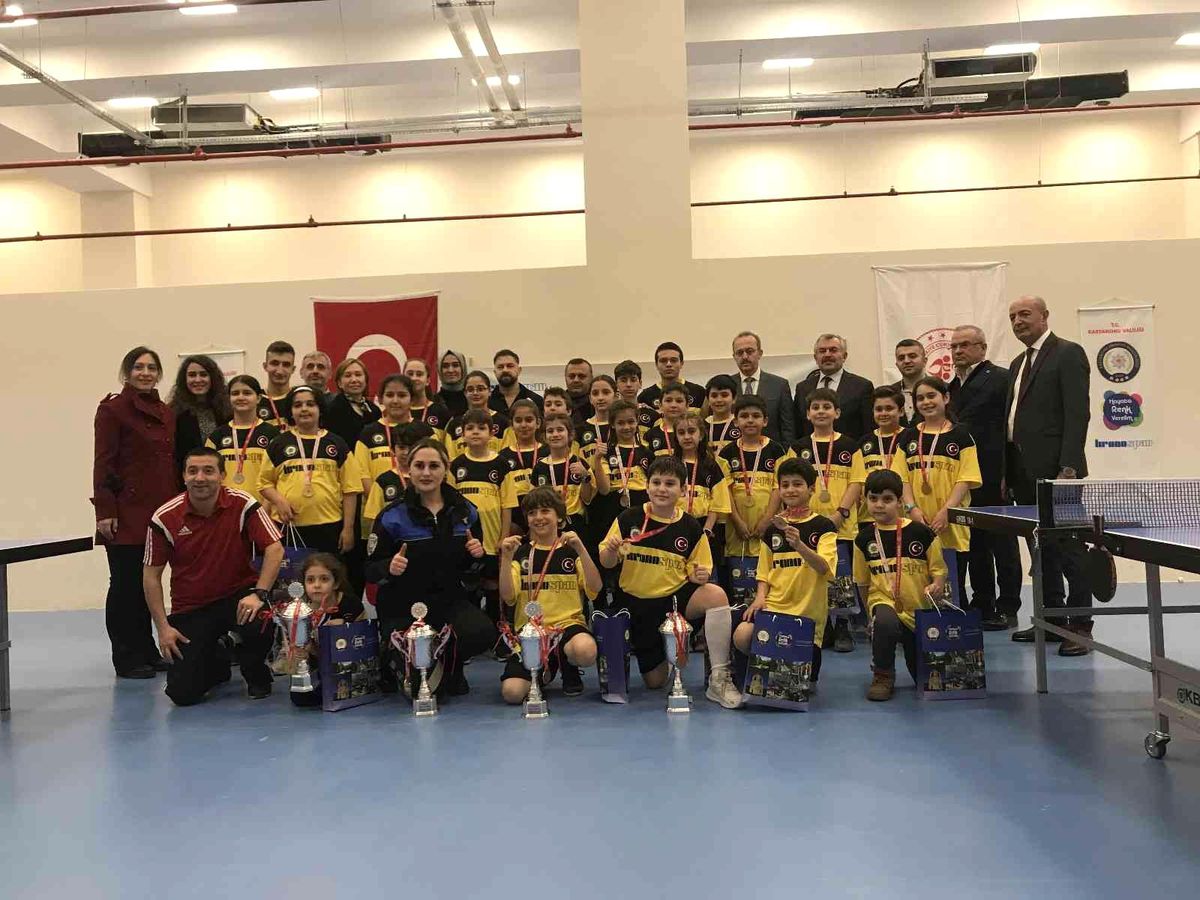 "Hayata Renk Verelim" projesinde başarı gösteren sporculara ödülleri verildi