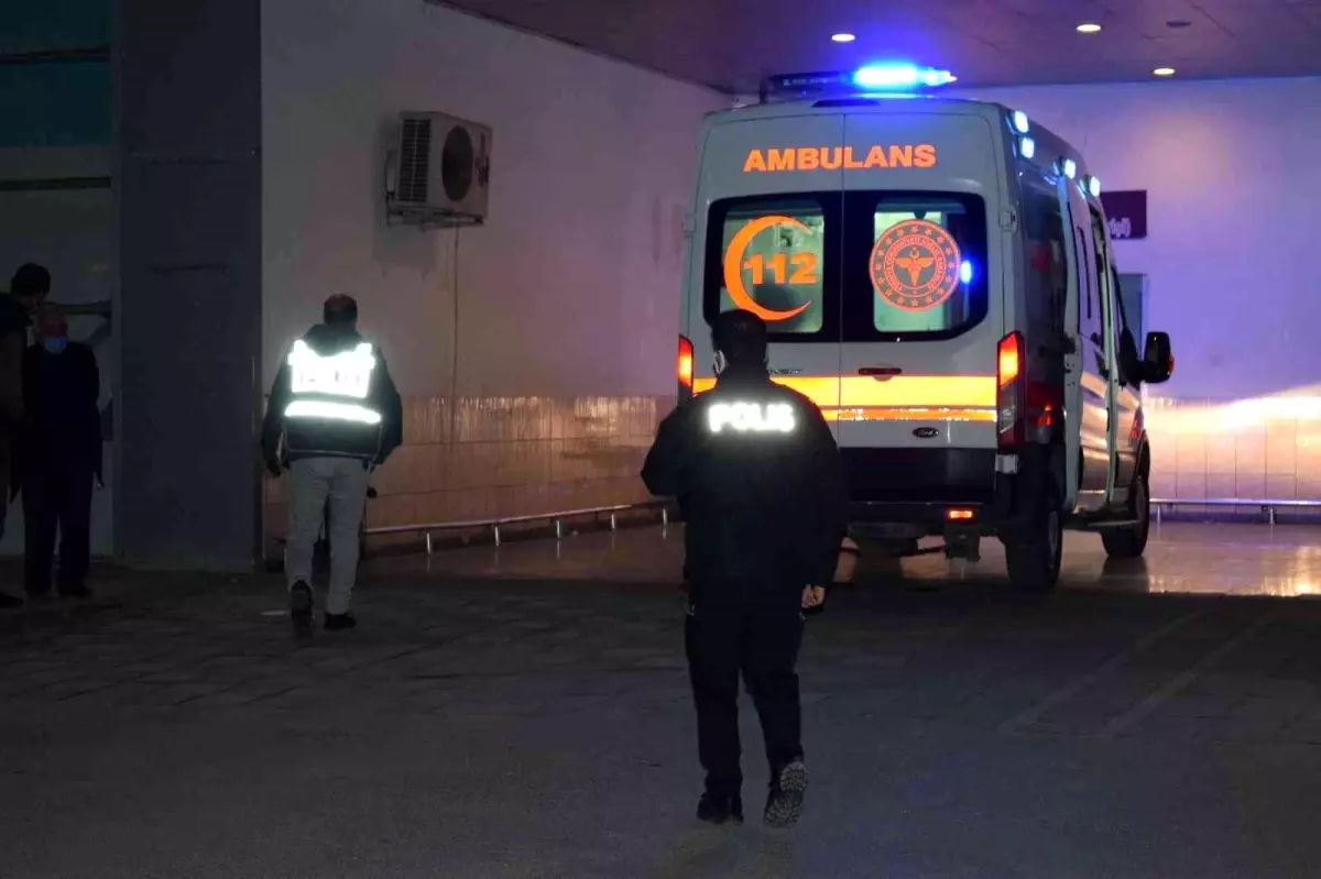 Husumetlilerin bıçaklı kavgası kanlı bitti: 2 ağır yaralı