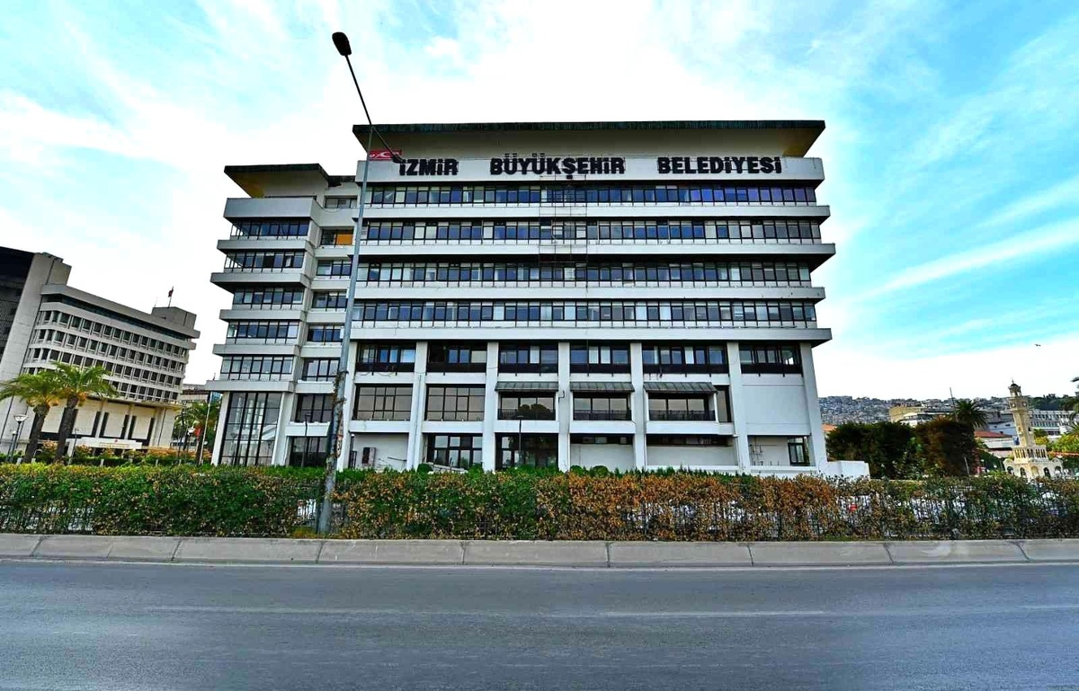 İzmir Büyükşehir Belediyesinin ana binası yıkımı ihalesi nisanda yapılacak