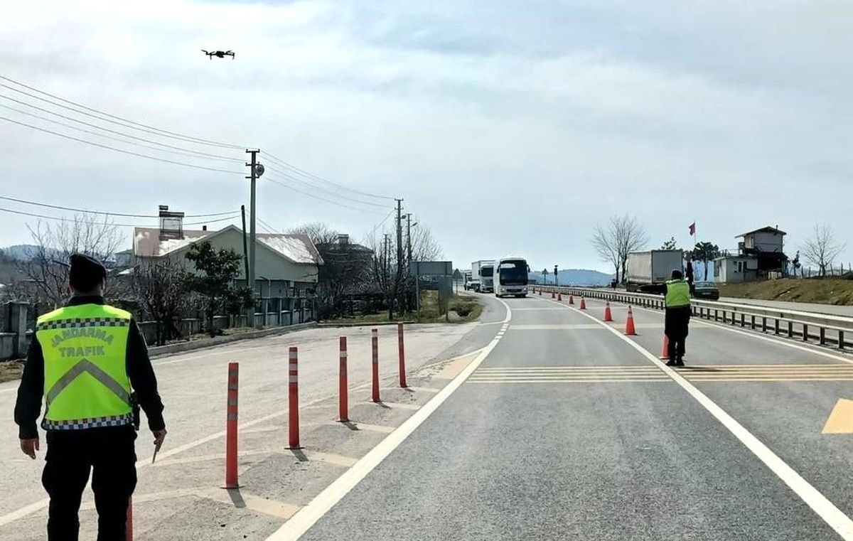 Son dakika haberi | Jandarma ekipleri dron ile yolcu taşıyan araçları denetledi