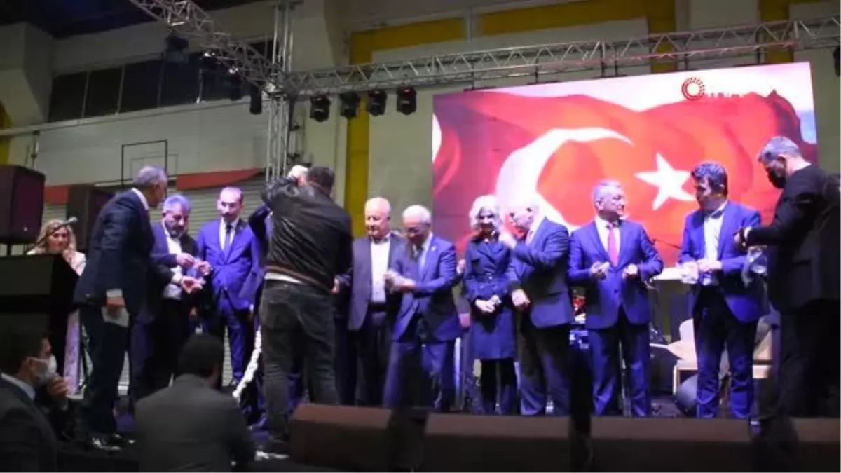 "Kadim Şehir Erzurum Tanıtım Günleri"nde 18 metrelik \'Civil\' peyniri açılış kurdelesi oldu