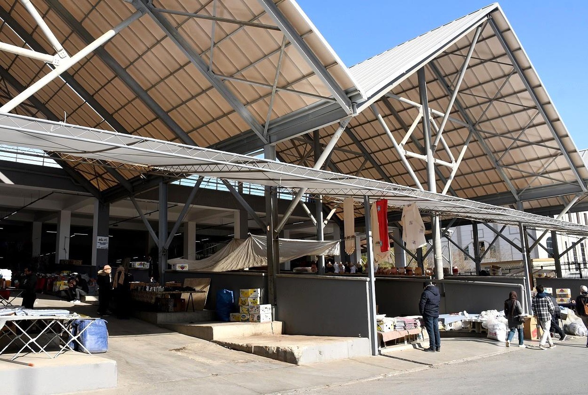 Kuşadası kapalı pazar yerinin sorunları giderildi