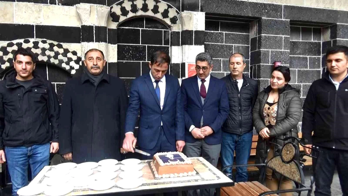 MHP Diyarbakır İl Teşkilatı, Ziya Gökalp\'ın doğum gününü pasta keserek kutladı