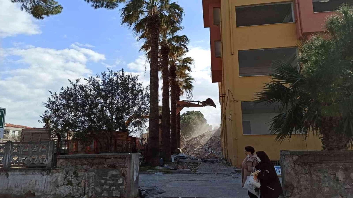 Milas Hükümet Konağı\'na ilk kepçe vuruldu