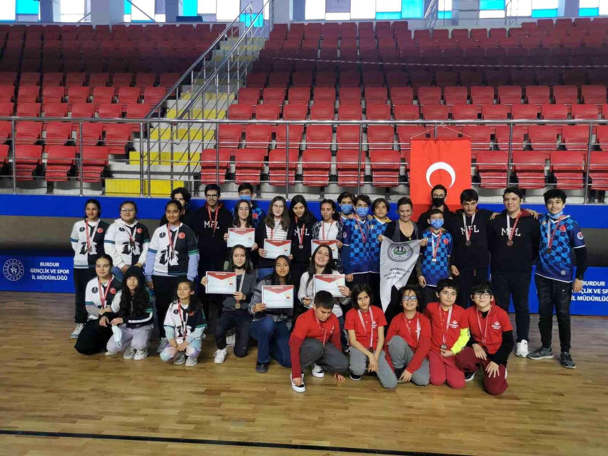 Muğla, satrançta Burdur\'da 5 takımla final hakkı kazandı