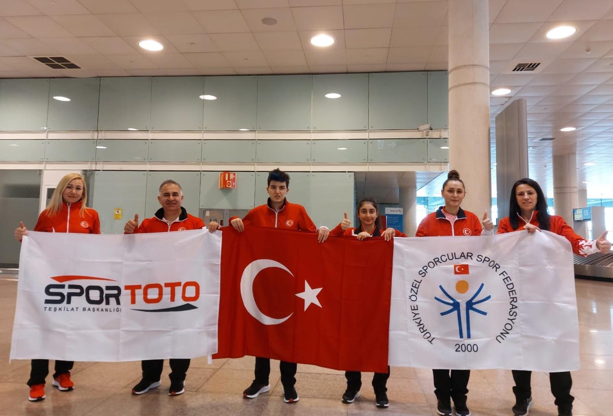 Özel sporcular, masa tenisi turnuvasına katılmak üzere İspanya\'ya gitti
