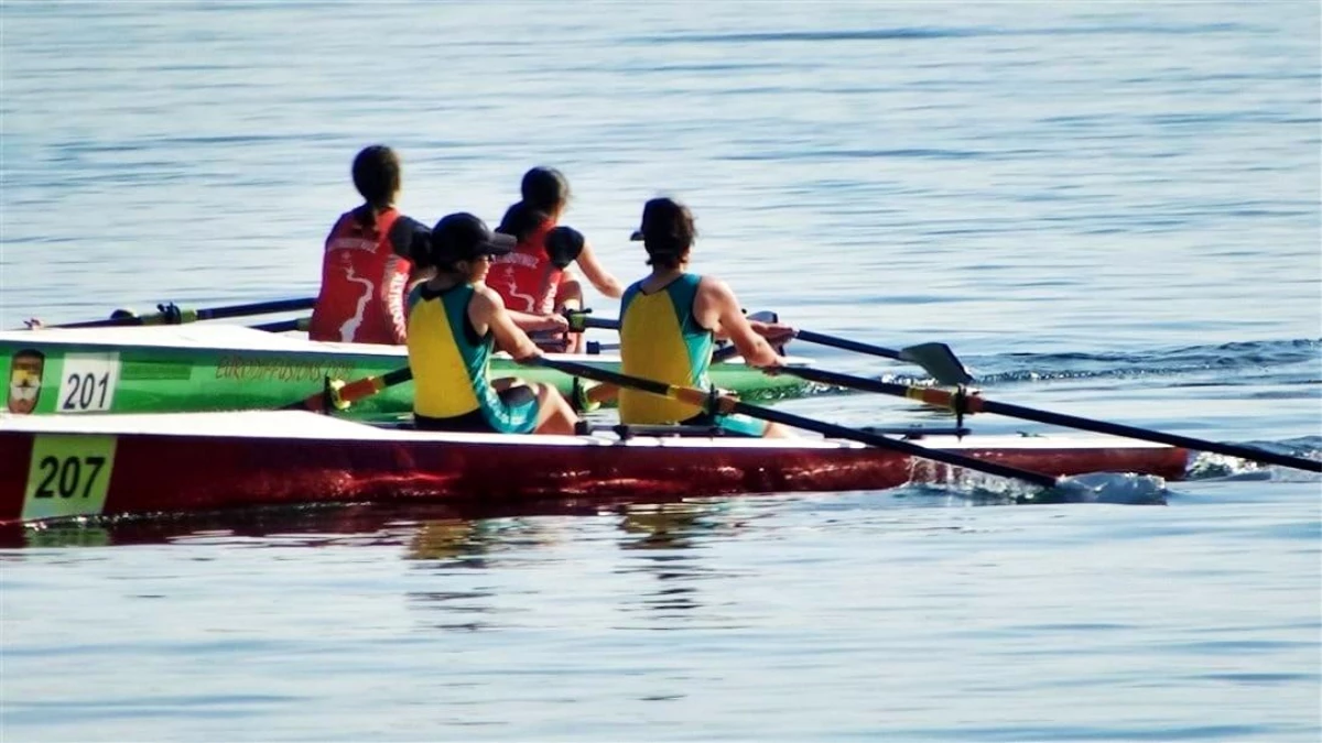 Sapanca Gölü\'nde kürekler şampiyonluk için çekiliyor