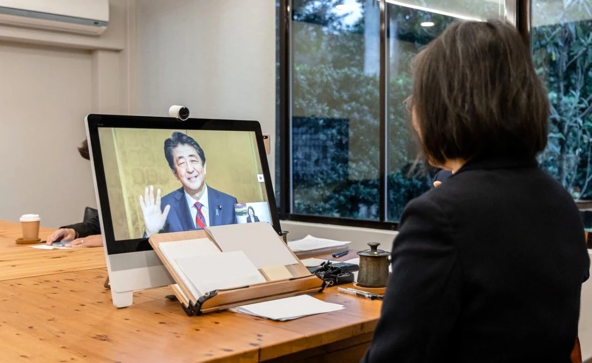 Tayvan Lideri Tsai Ing-wen, Japonya\'nın eski Başbakanı Abe ile görüştü