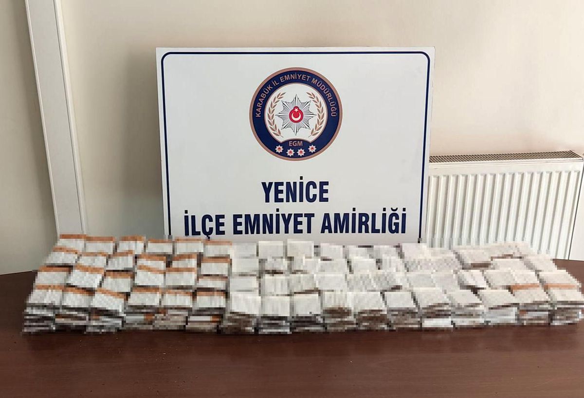 Terk edilmiş araçta bandrolsüz sigara ele geçirildi
