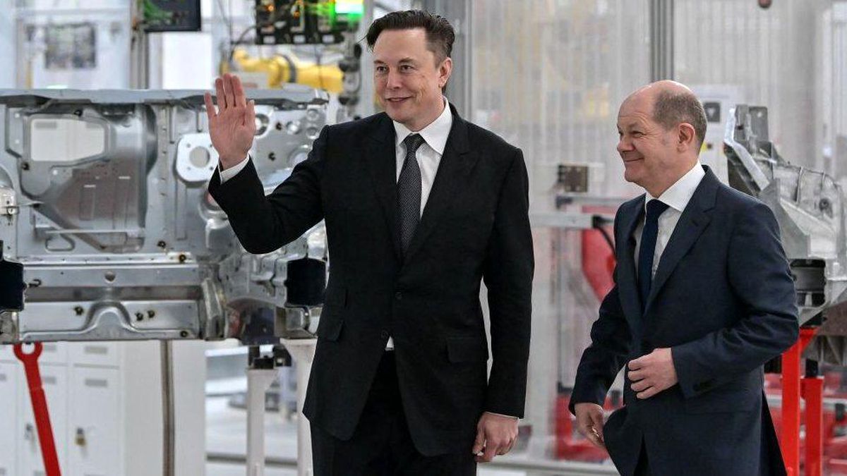 Tesla: Elon Musk Berlin\'deki \'gigafactory\'yi aylar sonra açtı