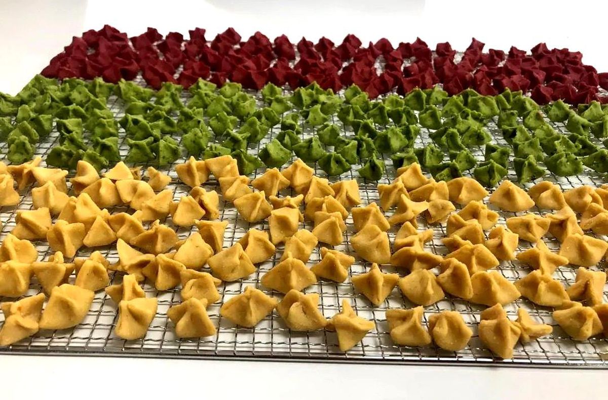 Tutlu kadınlar mantıyı çocuklara sevdiriyor