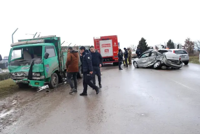 Son dakika... Tuzla'da kamyon ile otomobilin çarpıştığı kazada 2 sürücü yaralandı