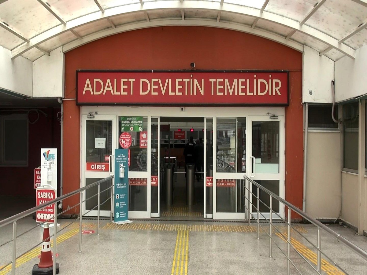 Uyuşturucu ticareti yapan 2 sanığa 12 şer yıl hapis