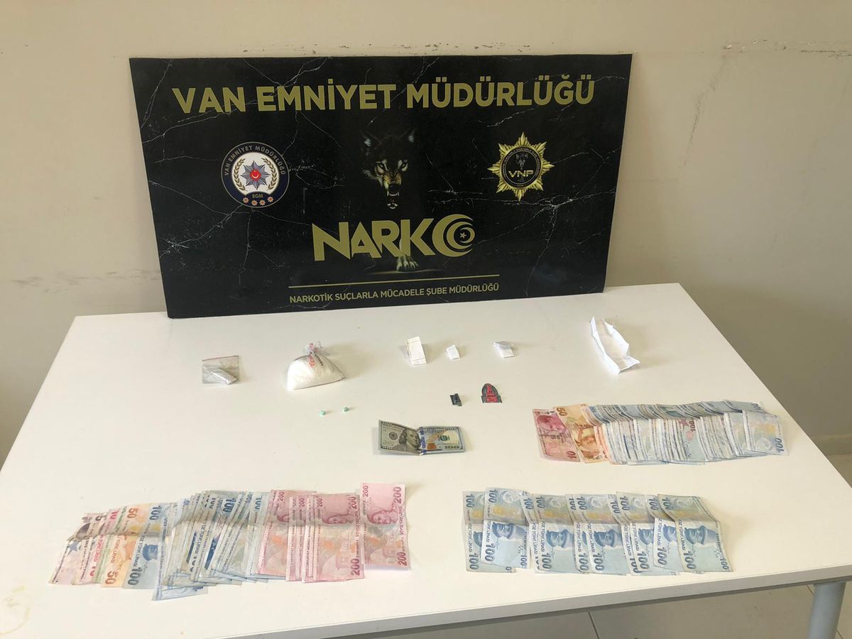 Son dakika haberleri... Van\'da "torbacı" operasyonlarında 15 şüpheli yakalandı