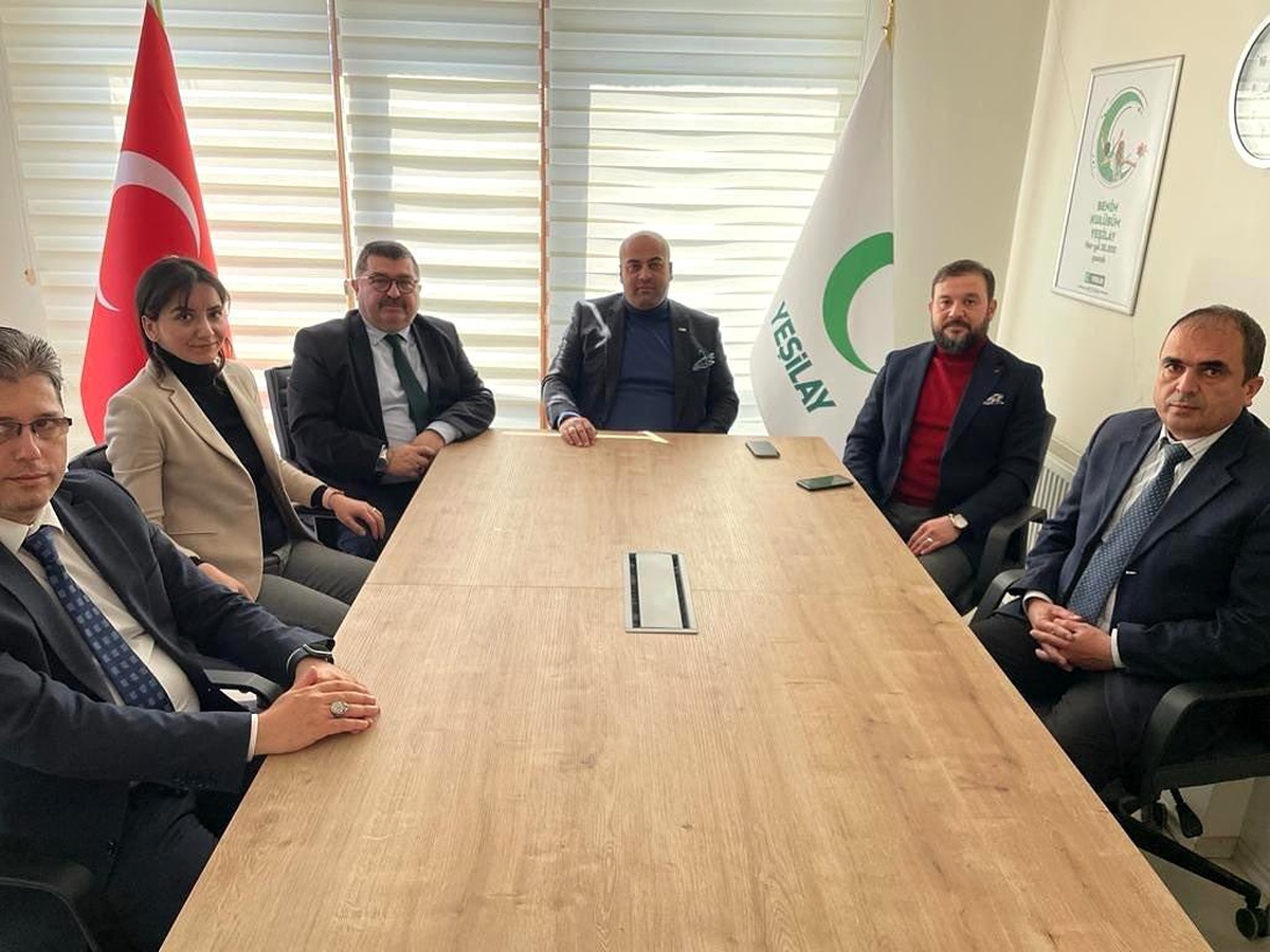 Yeşilay Genel Sekreteri Dursun, Düzce\'deki çalışmaları dinledi