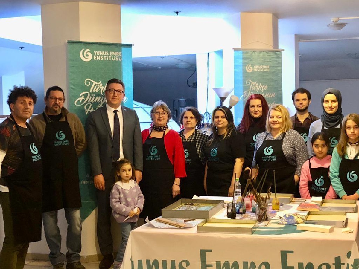 Yunus Emre Enstitüsü, Bükreş\'te ebru sanatı kurslarına başladı