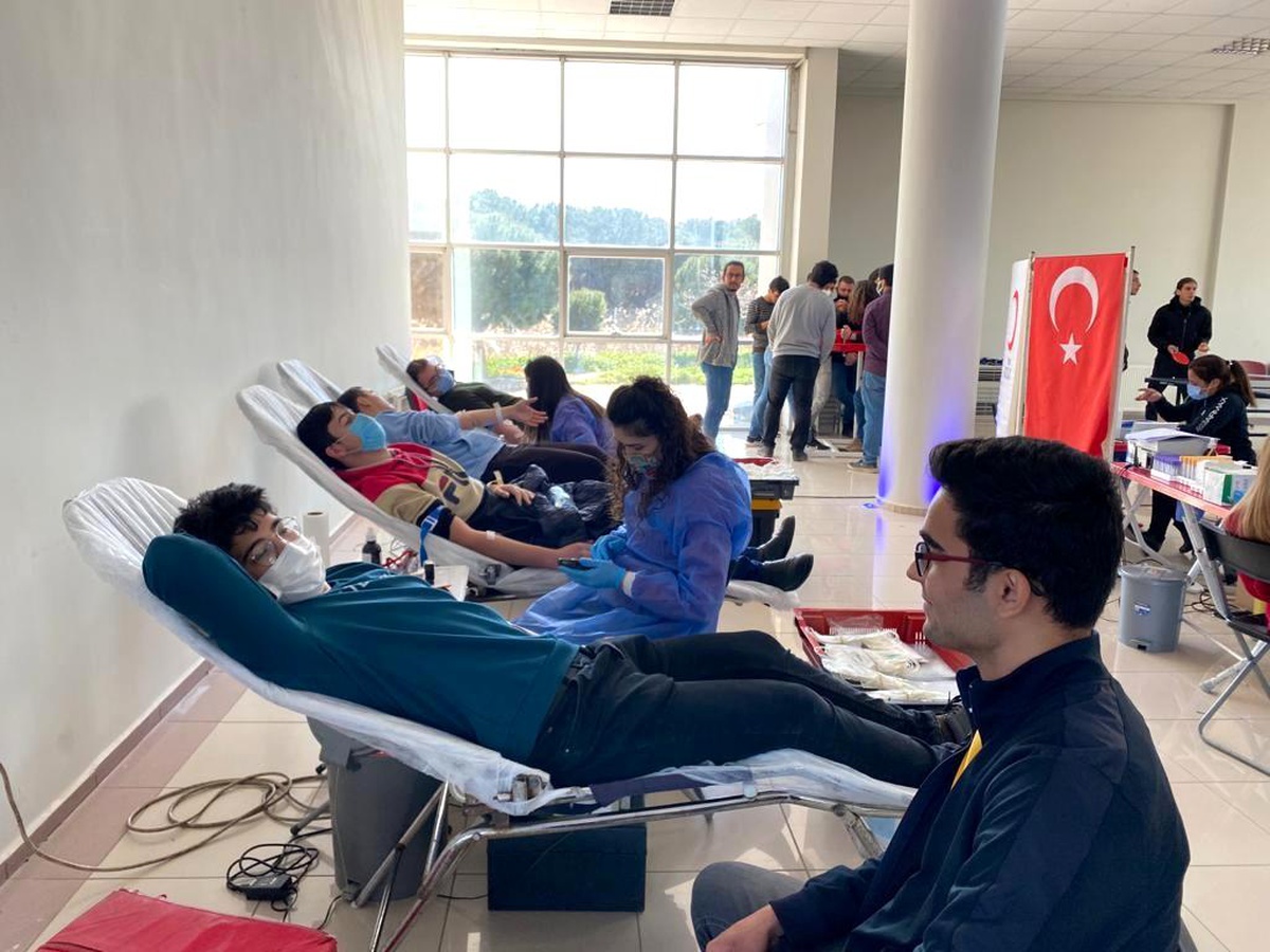 ADÜ Veteriner Fakültesi öğrencileri ve personeli kan bağışında bulundu