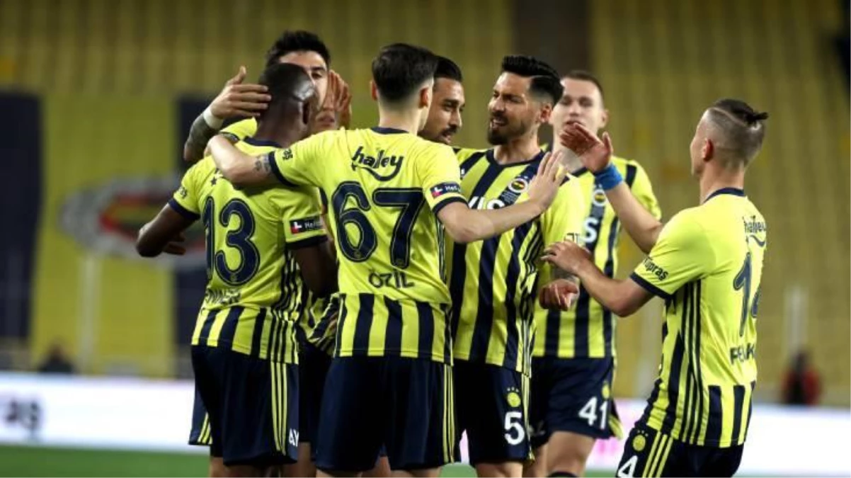 Sarı Kanarya\'da deprem gibi kararlar: Fenerbahçe\'de 2 futbolcu daha kadro dışı kalıyor