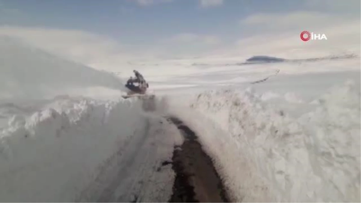 Ardahan-Şavşat karayolu ulaşıma kapandı: Bir ilçede okullar tatil edildi