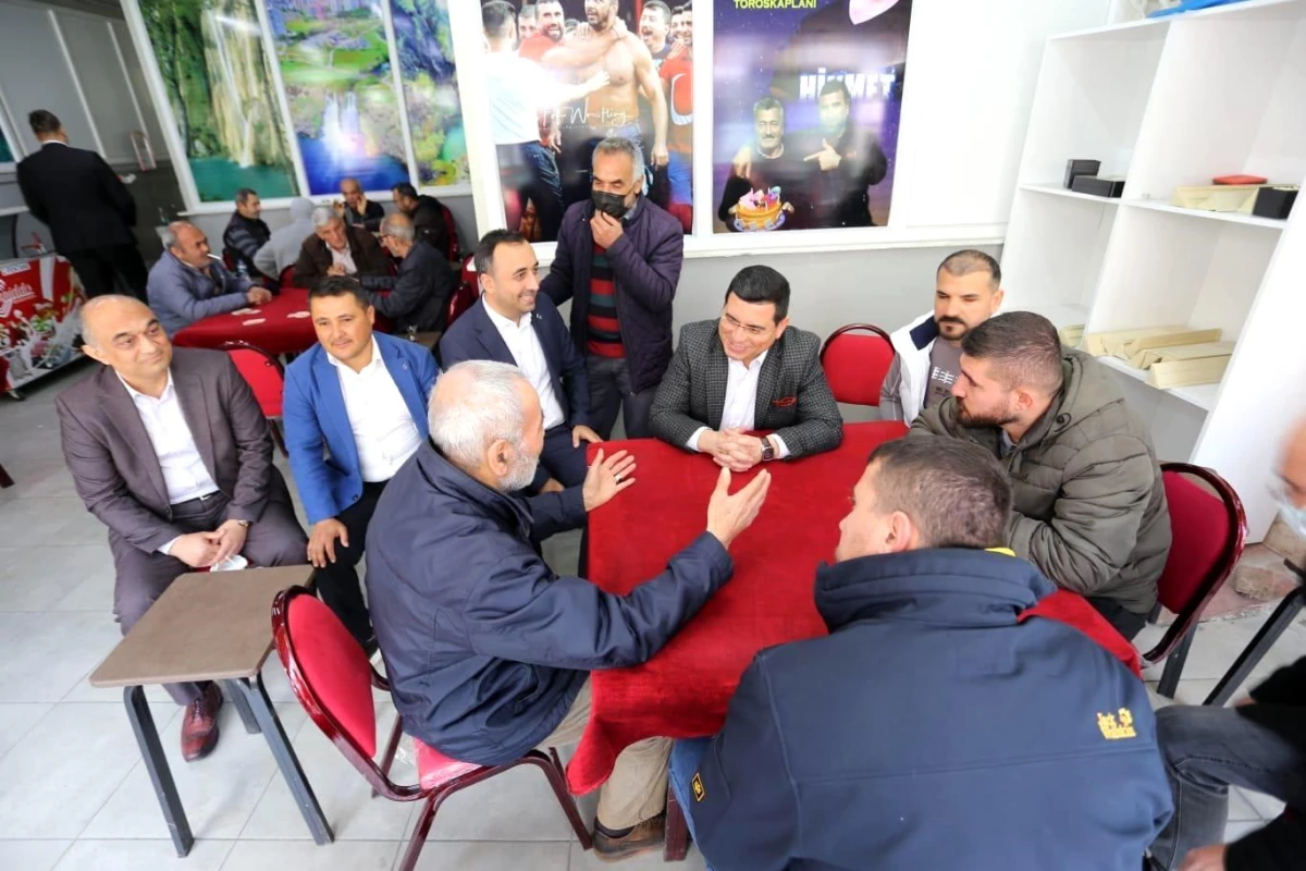 Başkan Tütüncü, Muratpaşa\'da esnaf ve vatandaşlarla bir araya geldi