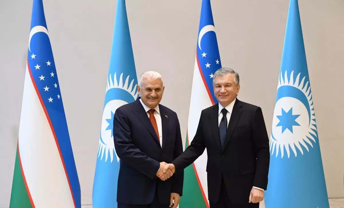 Binali Yıldırım, Özbekistan Cumhurbaşkanı Mirziyoyev tarafından kabul edildi