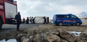 Son dakika haberleri... Çöp kamyonu devrildi: 1 ölü 2 yaralı