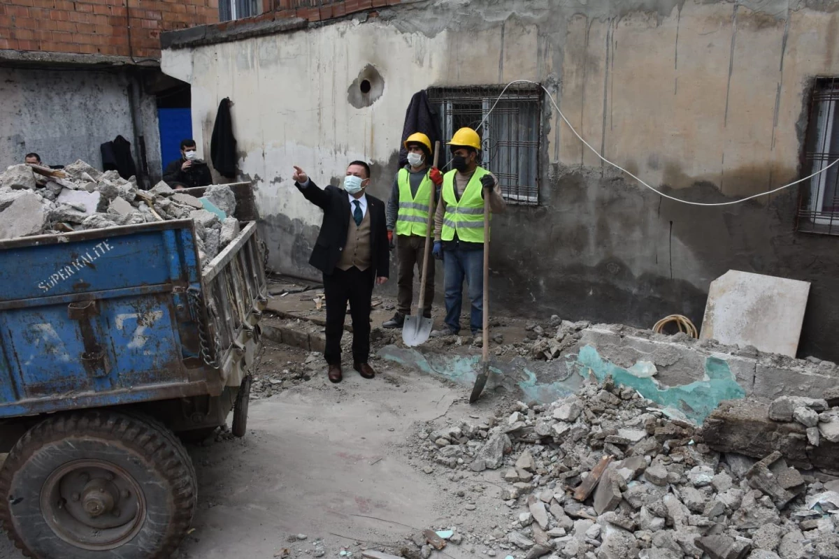 Diyarbakır'da 3 yılda 401 metruk yapı belediye ekiplerince yıkıldı