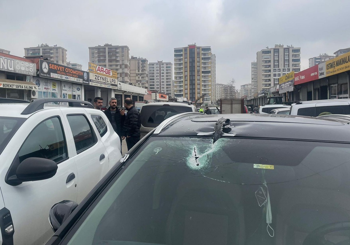 Diyarbakır\'da sanayi sitesindeki bir iş yerinde patlamada 5\'i ağır 10 kişi yaralandı