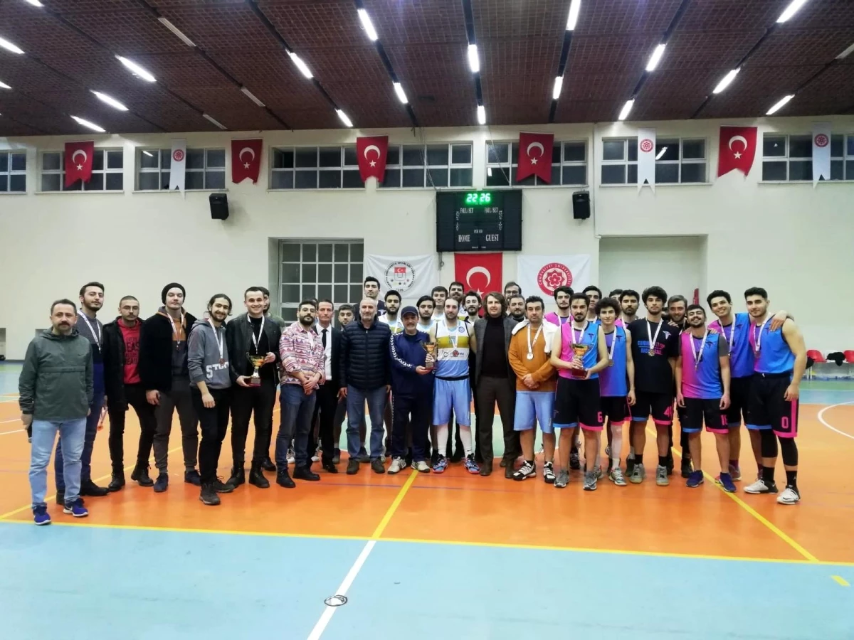 Fakülteler basketbolda yarıştı