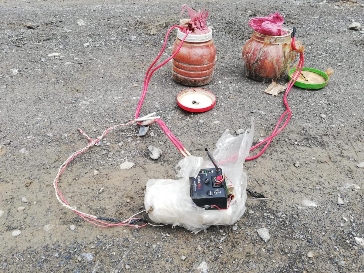 Hakkari\'de yol kenarına döşenmiş patlayıcı düzenekleri imha edildi