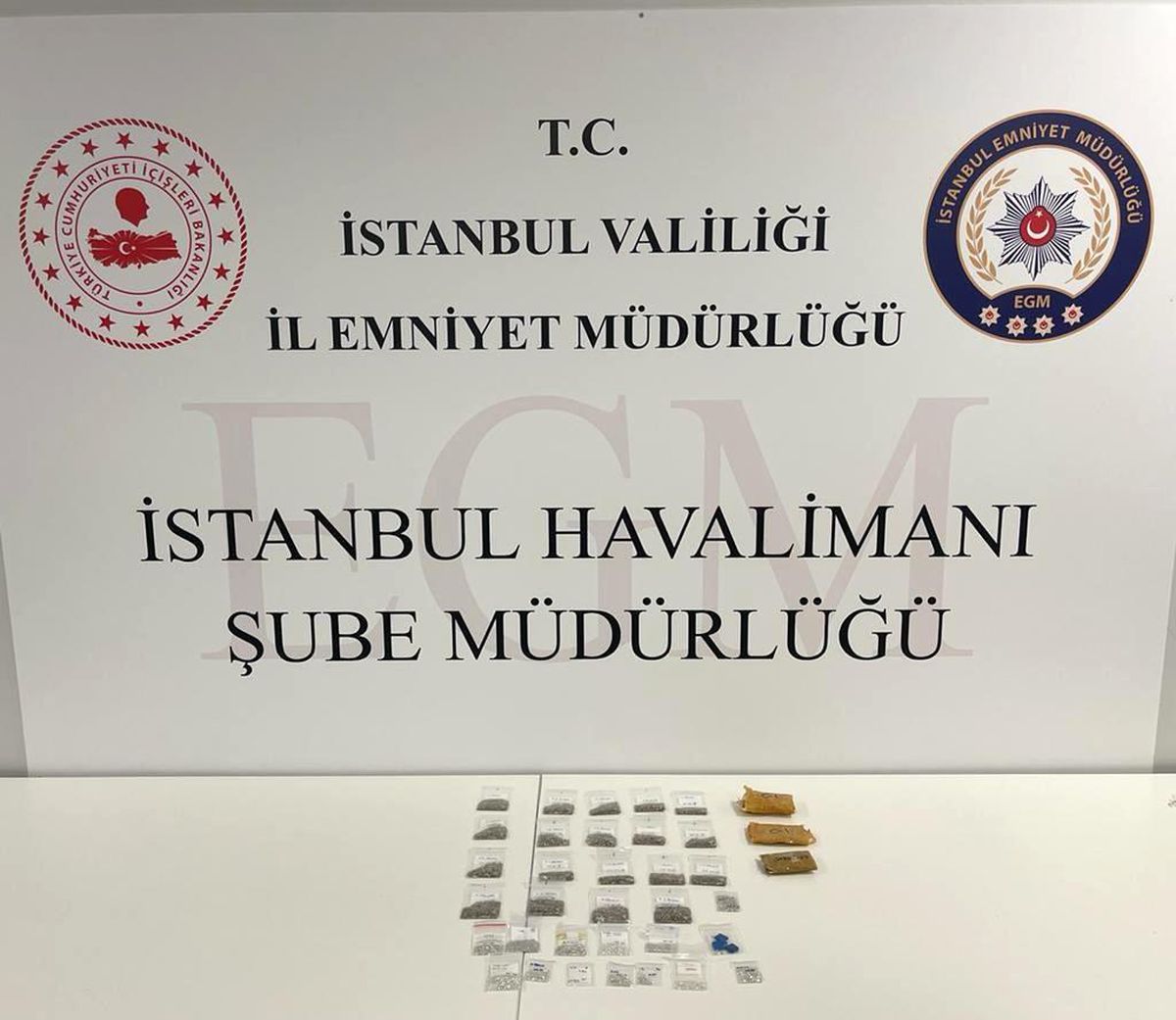 Hintli yolcunun cebinden 12 milyon TL\'lik pırlanta çıktı