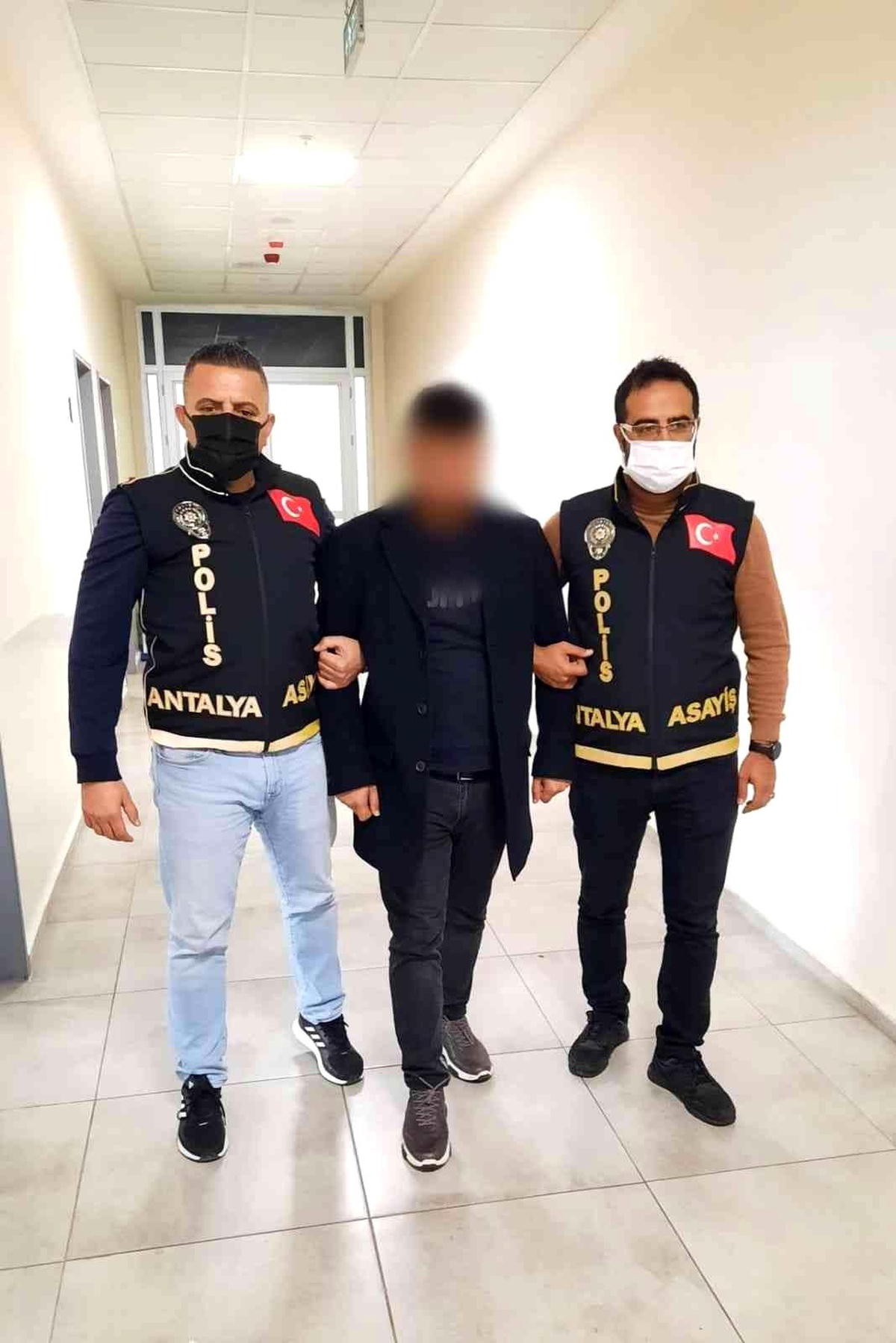 Hırsızlık ve dolandırıcılık suçundan yakalanan 2 şahıs tutuklandı