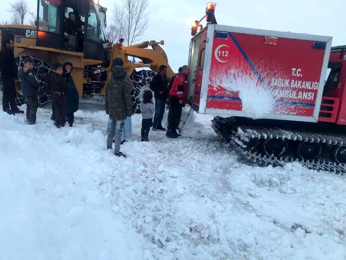 Kar ve tipi sürücülere zor anlar yaşattı