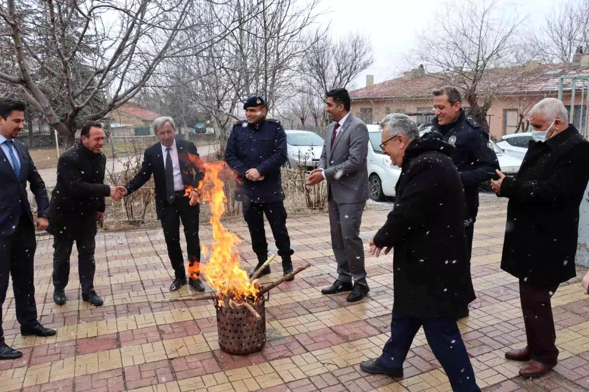 Kar yağışı altından baharı karşıladılar