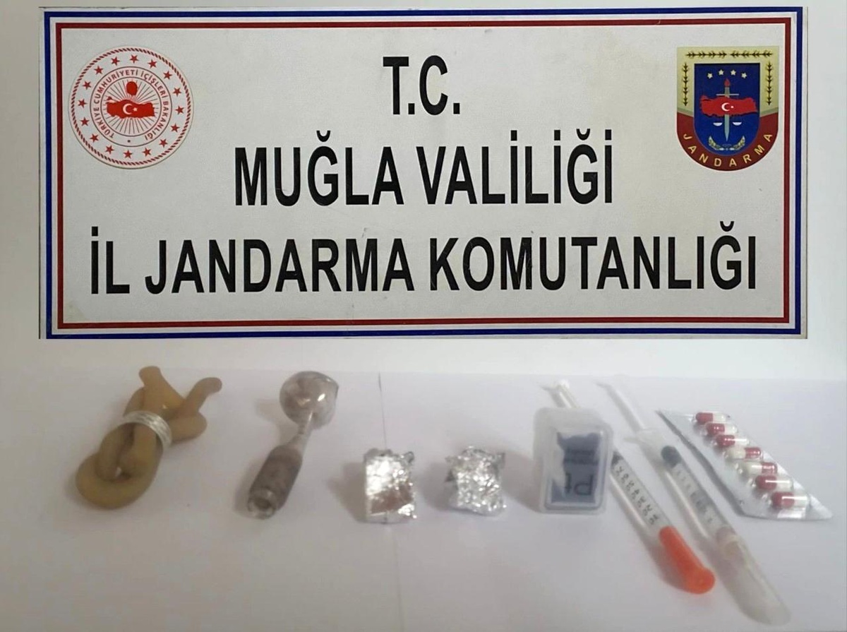 Kontrol noktasında durdurulan araçta uyuşturucu maddeler bulundu