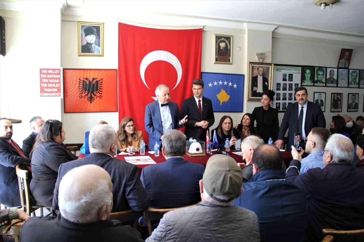 Kosova Sağlık Bakanı Latifi, İzmir\'deki Kosovalılarla buluştu