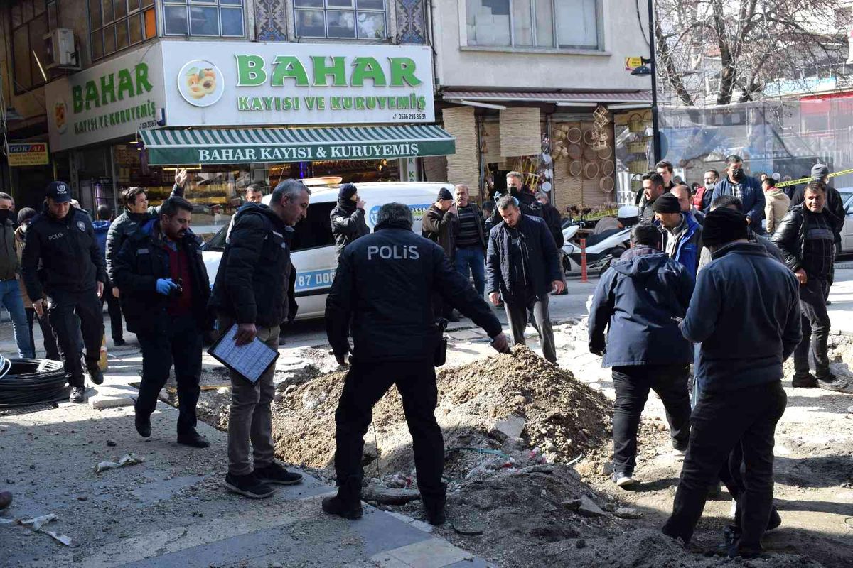 Malatya'da doğalgaz borusu patladı facianın eşiğinden dönüldü... O anlar kamerada