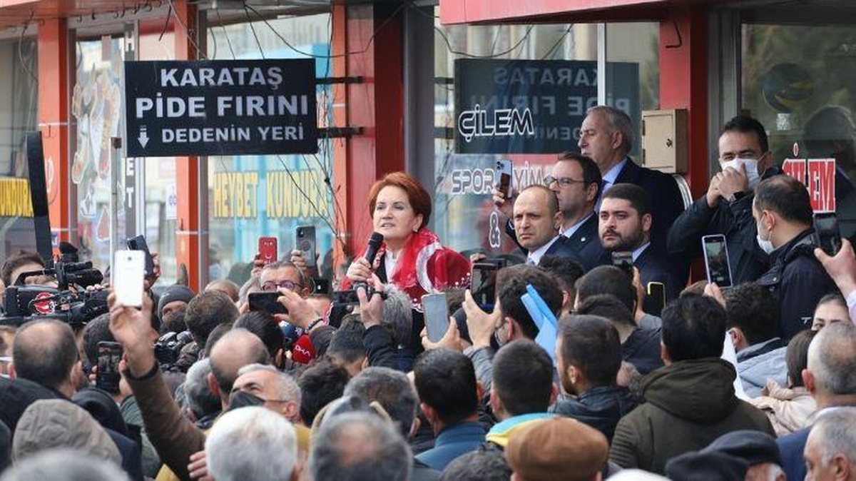 Meral Akşener, Kayseri\'den iktidara yüklendi: 24 milyarlık kazık yedik, tıpış tıpış gidecekler!