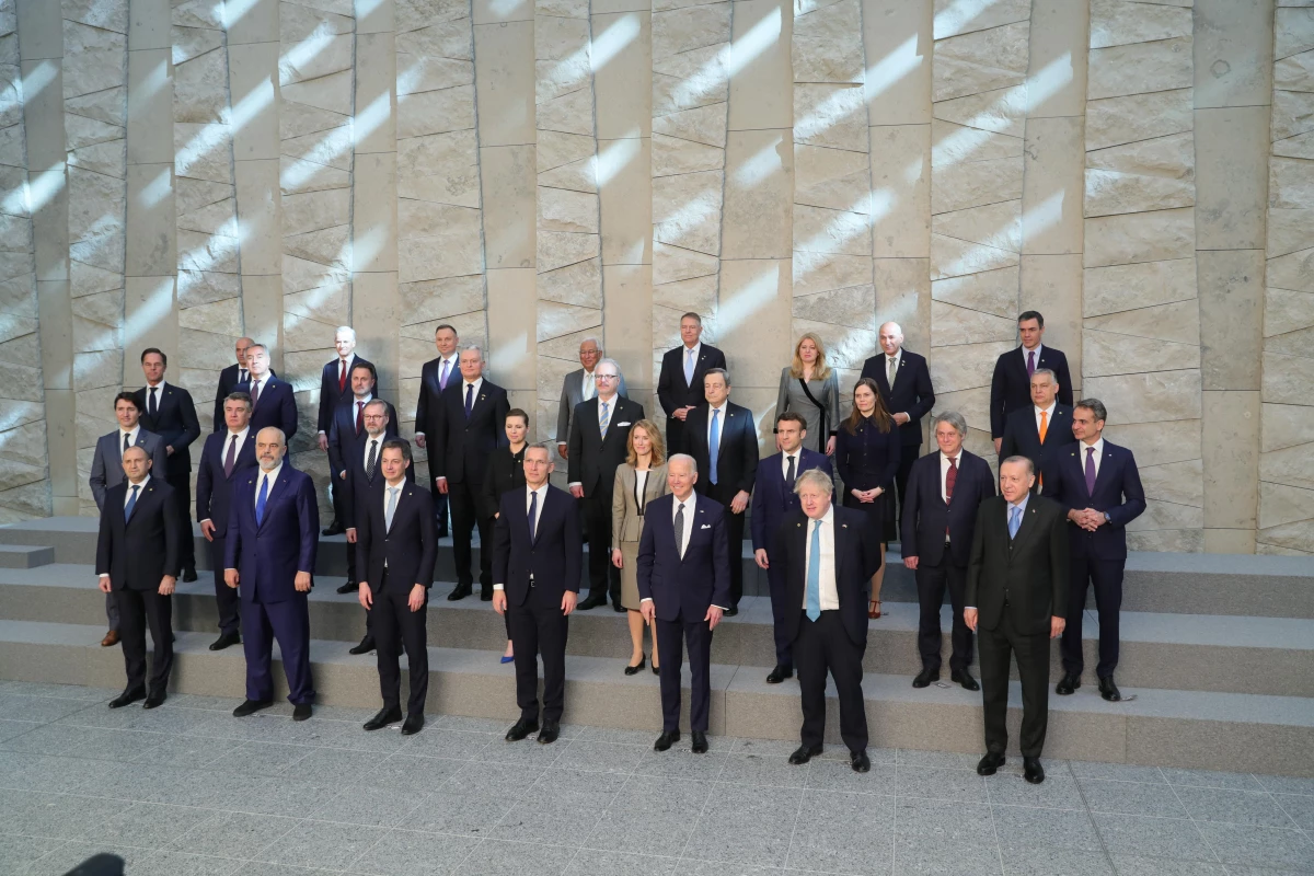 Fotoğraftaki eksik lider: Almanya Başbakanı Olof Scholz, NATO zirvesindeki liderler fotoğrafında yoktu!