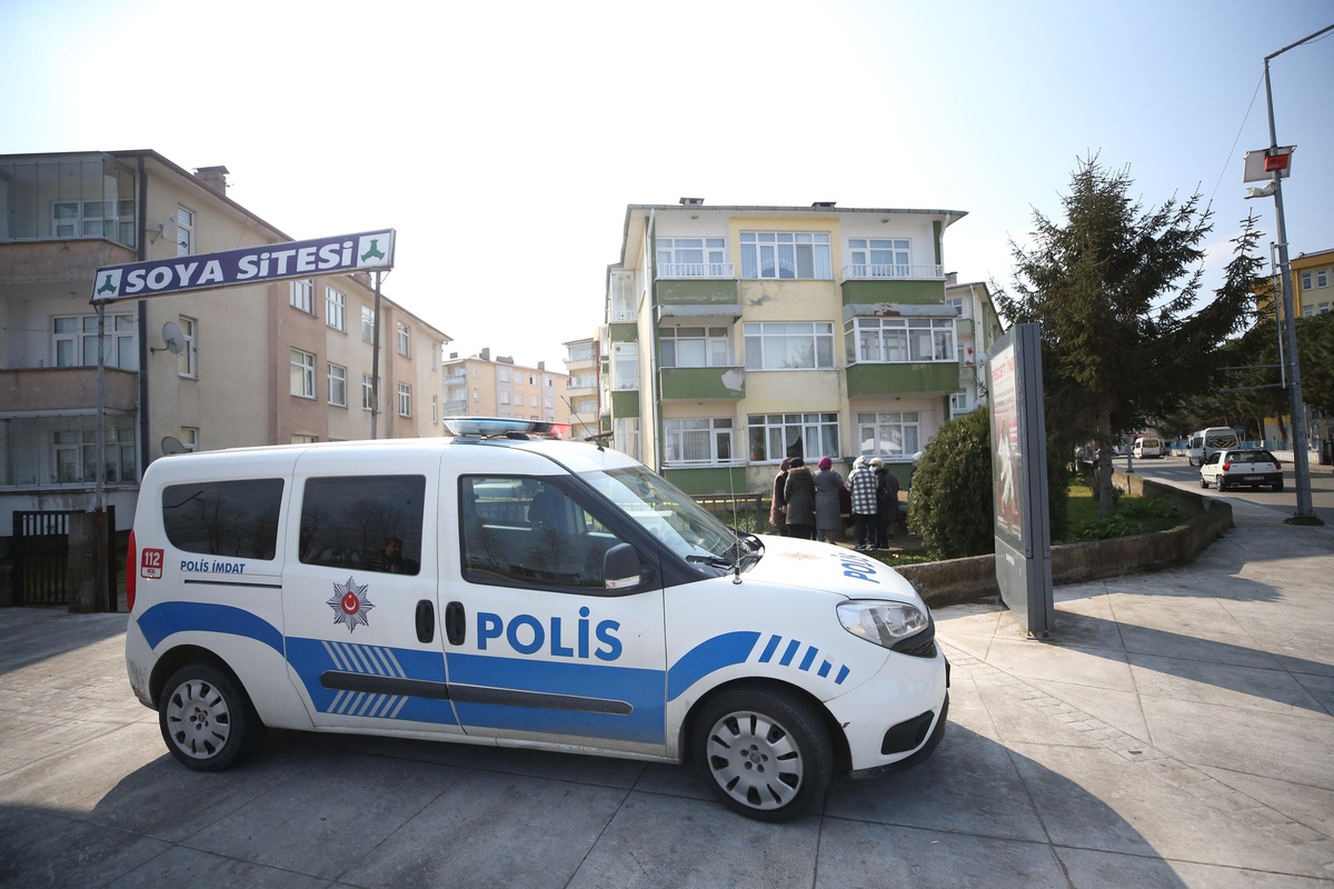 Ordu\'da bir kişi birlikte yaşadığı kadını öldürdü