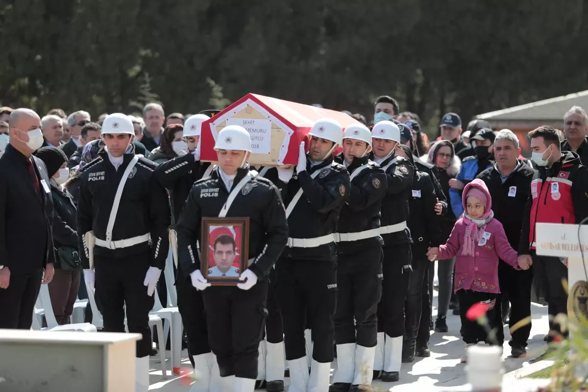 Polis memuru Turan Sütçü\'nün naaşı şehitliğe nakledildi