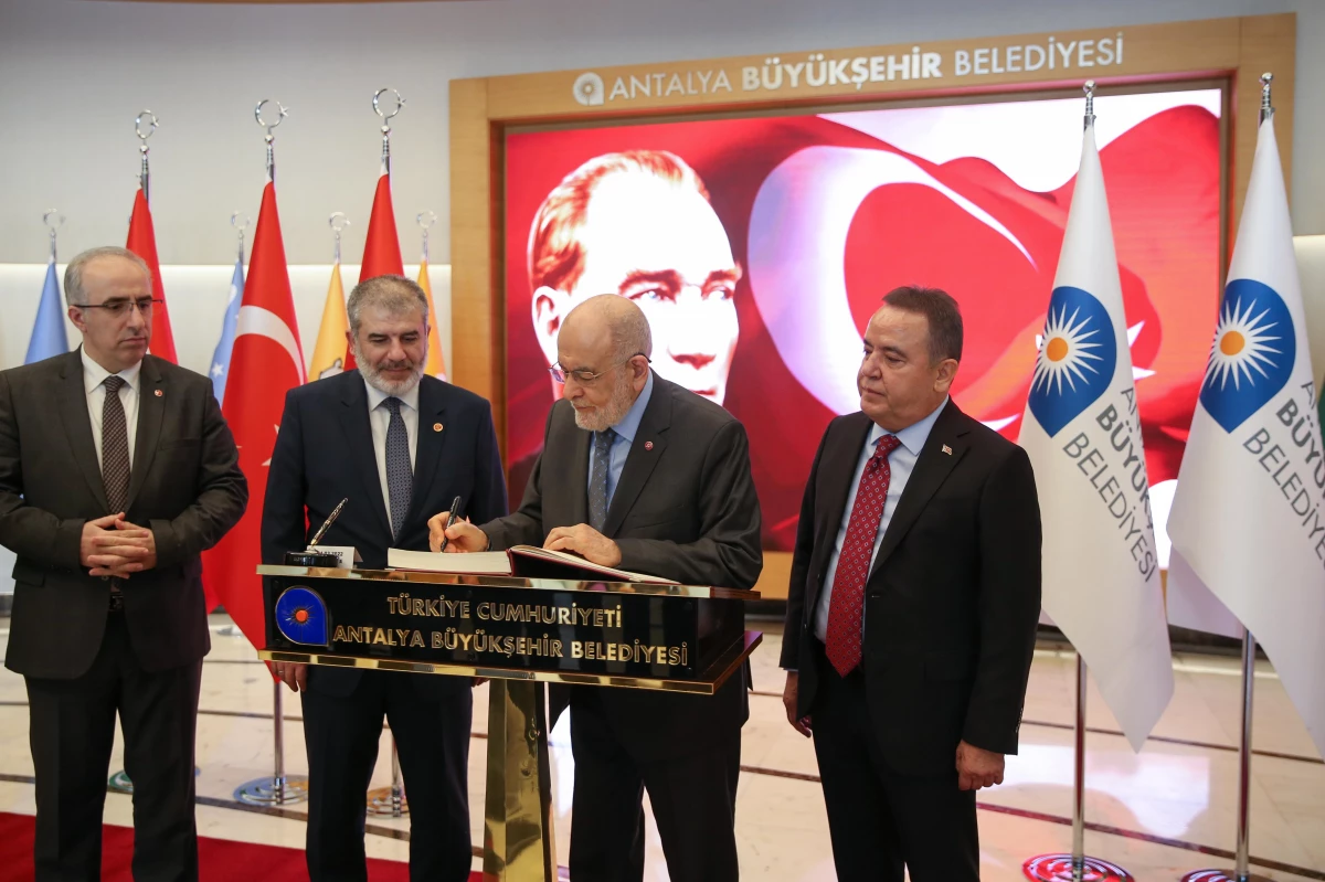 Saadet Partisi Genel Başkanı Karamollaoğlu, Antalya\'da ziyaretlerde bulundu